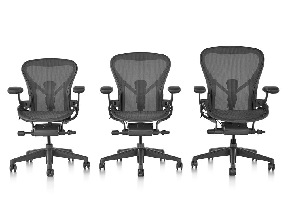 Herman Miller Aeron grahite-serie, der viser de 3 forskellige størrelser A, B og C