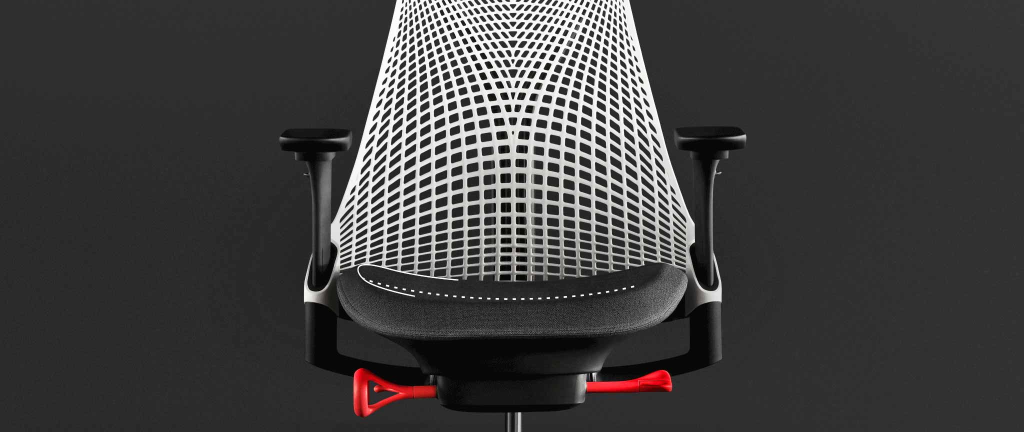 Frontbillede af en hvid og sort Sayl-gamingstol fra Herman Miller, overlejret med hvid grafik, der fremhæver den konturerede sædepude.