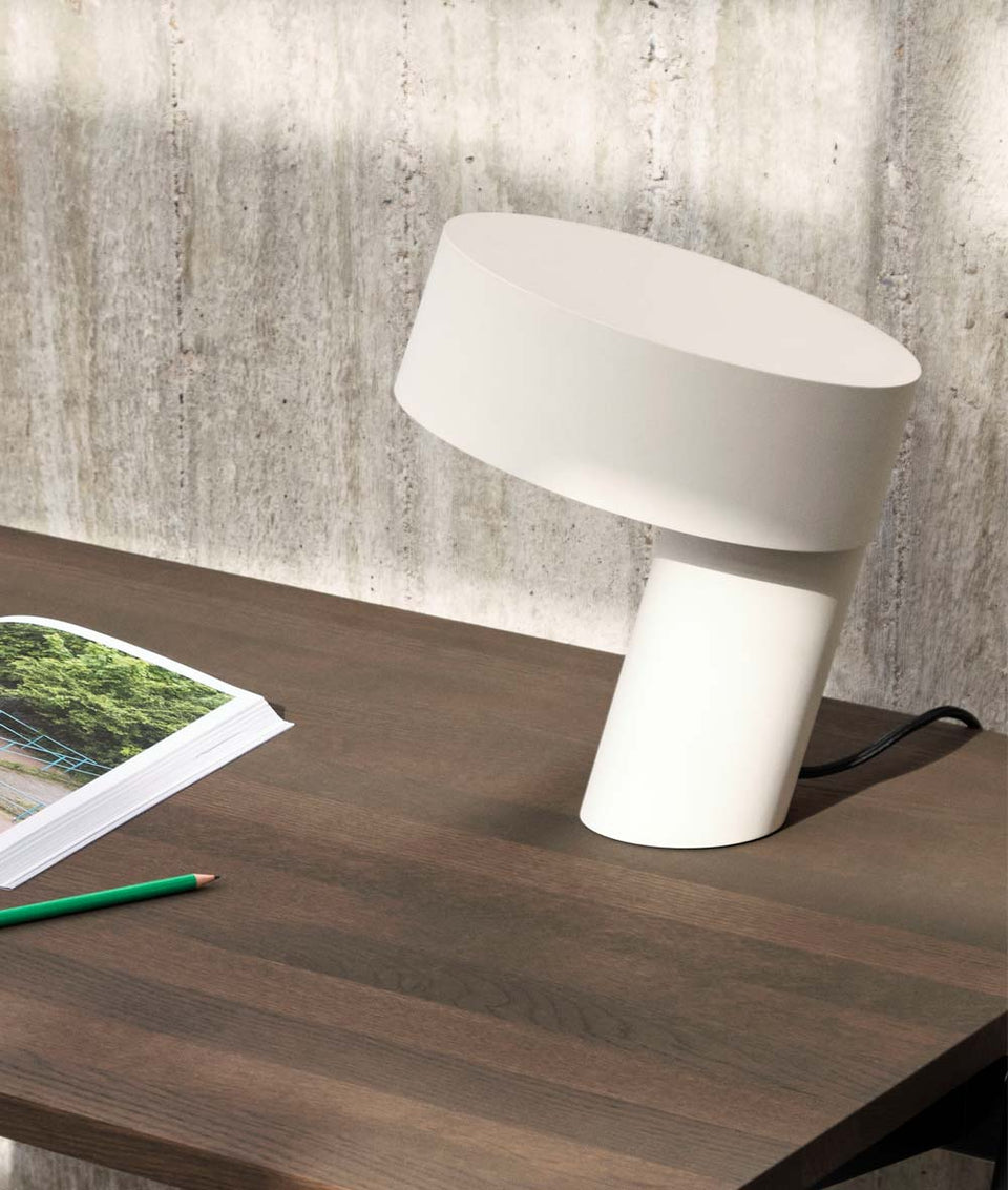 Slant bordlampe